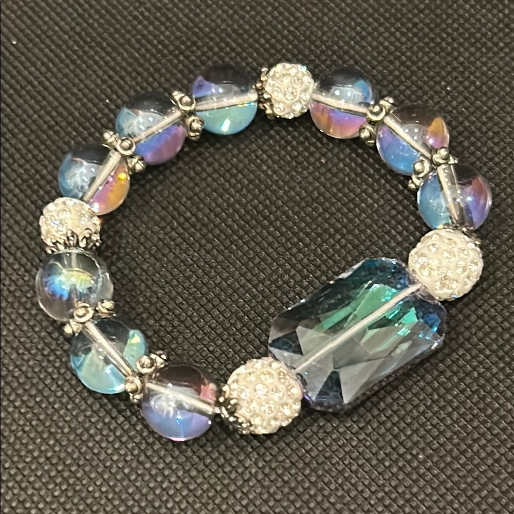 Elegant Blue and Silver Beaded Bracelet (D6)